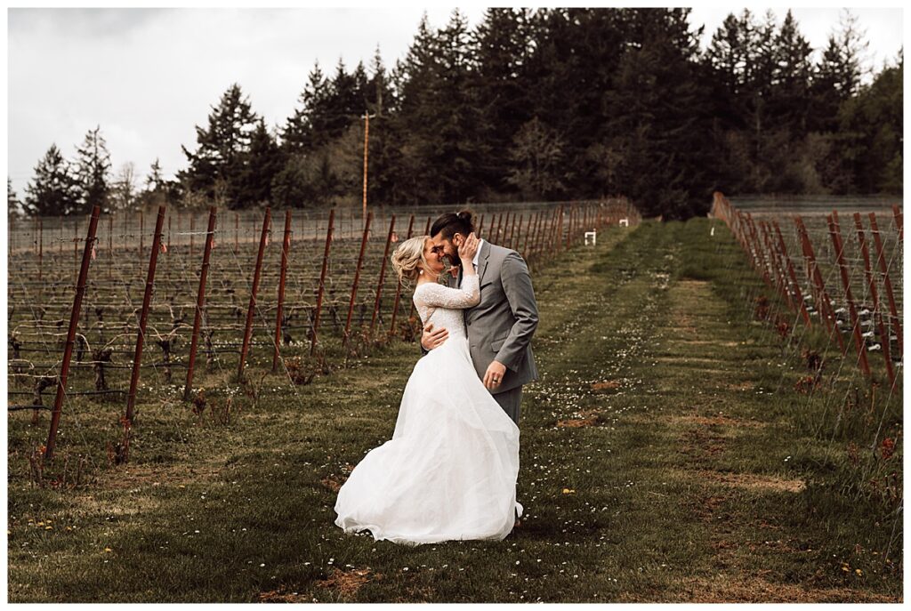 Oregon Wedding Photography - Spring Picnic in the Vines