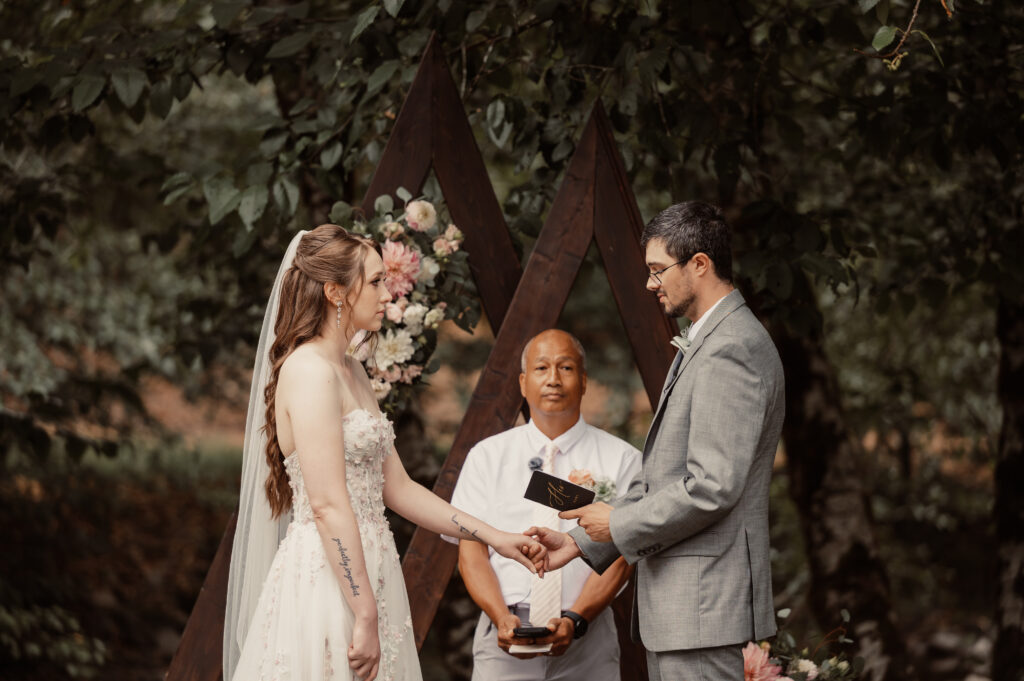 Oregon Engagement Photography, Oregon Wedding Photography, Photography - Reber's Riverside Wedding | Yamhill County Photographer