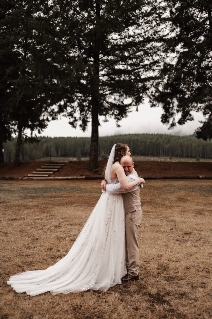 Oregon Engagement Photography, Oregon Wedding Photography, Photography - Reber's Riverside Wedding | Yamhill County Photographer