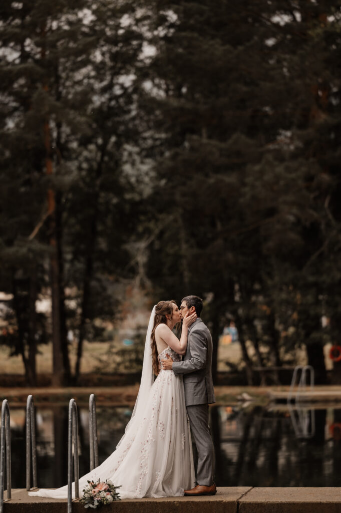Oregon Engagement Photography, Oregon Wedding Photography, Photography - Reber's Riverside Wedding | Yamhill County Photographer