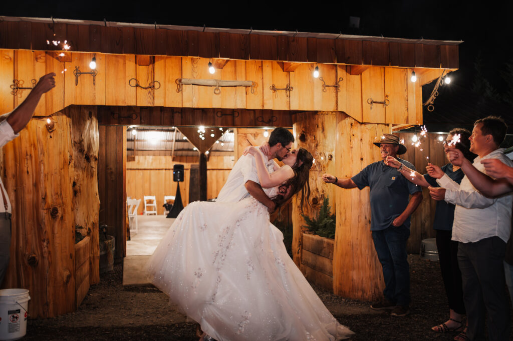 Oregon Engagement Photography, Oregon Wedding Photography, Photography - Reber's Riverside Wedding | Yamhill County Photographer